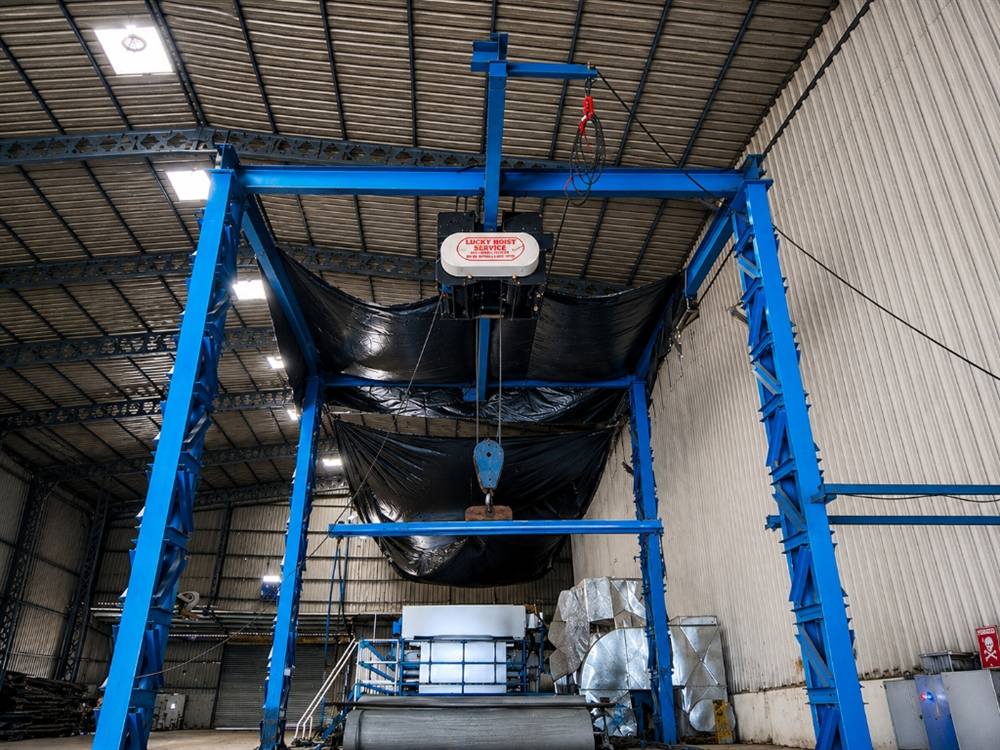 Underslung cranes